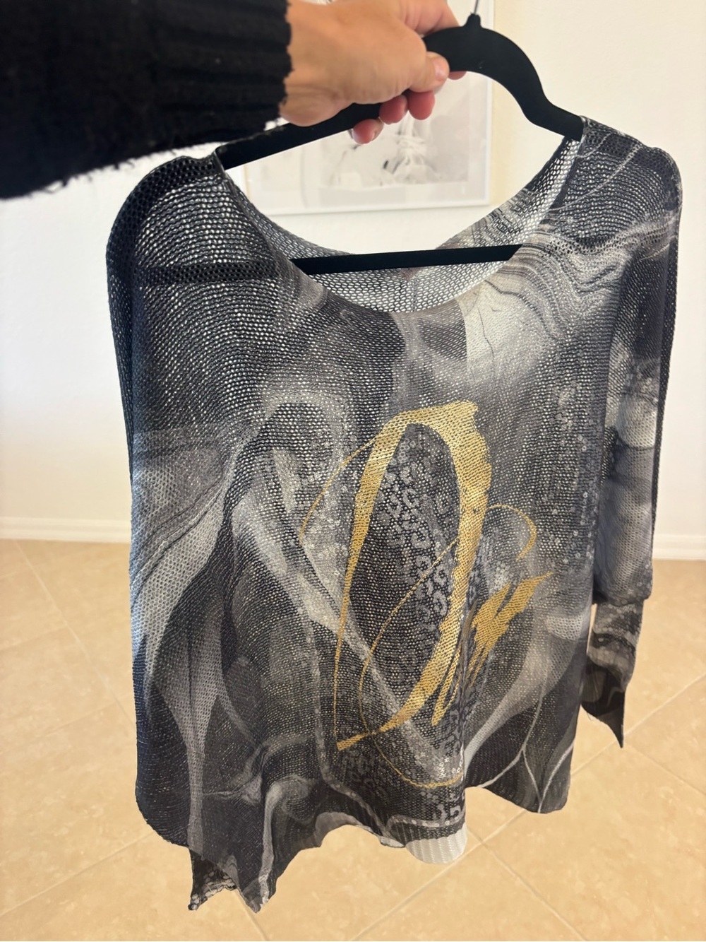 Women’s Metallic Black & Gold Graphic Pullover Top